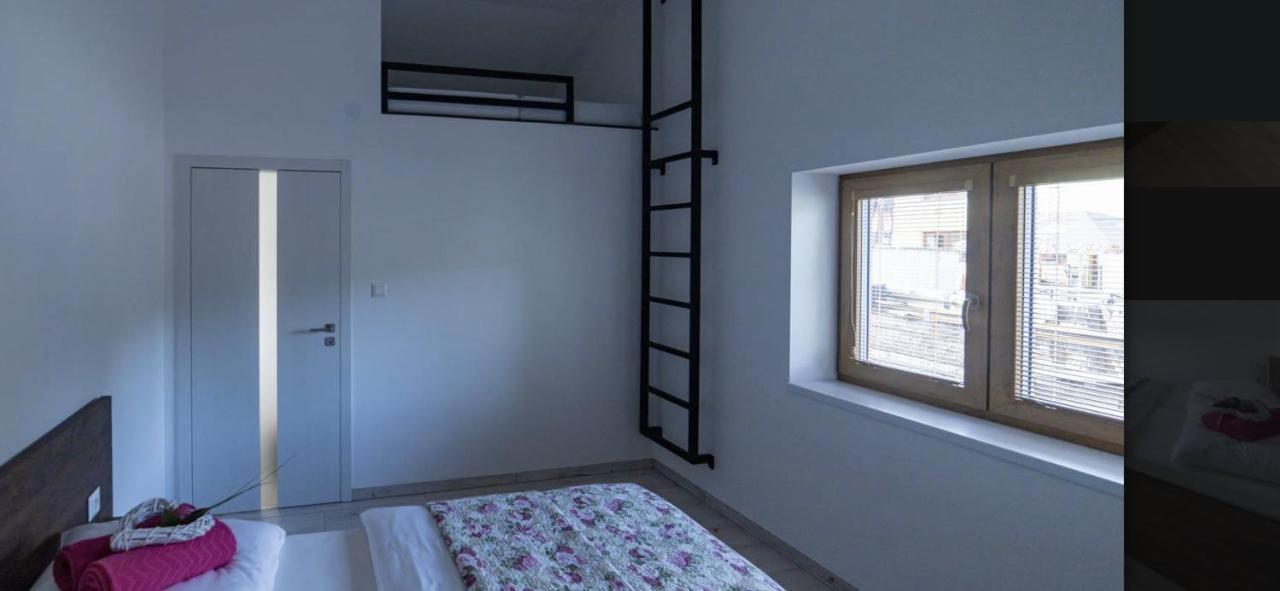 Penzion Tera U Zamku Cervena Lhota Pluhuv Zdar Esterno foto