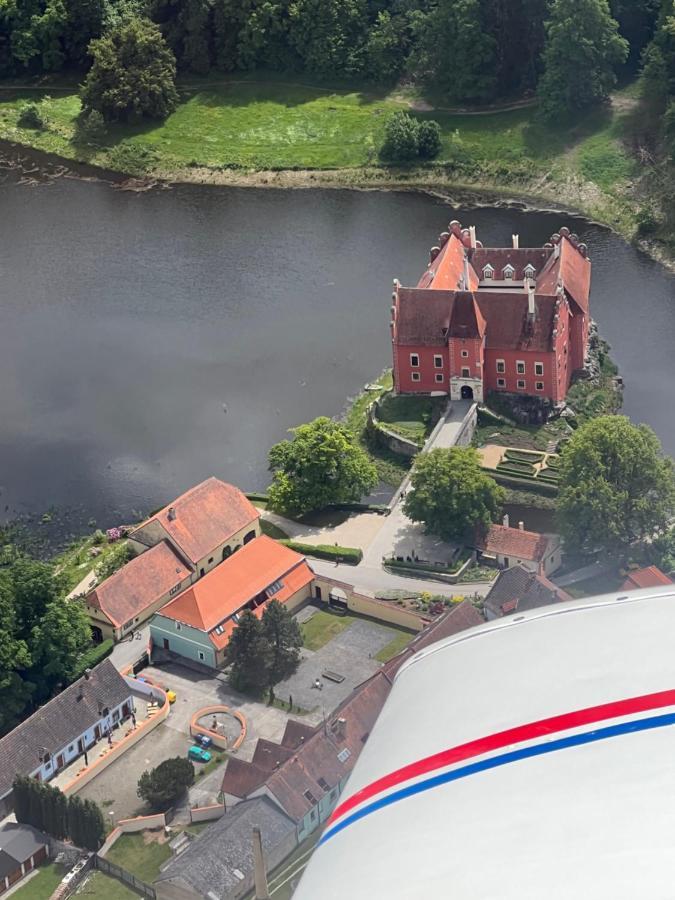 Penzion Tera U Zamku Cervena Lhota Pluhuv Zdar Esterno foto